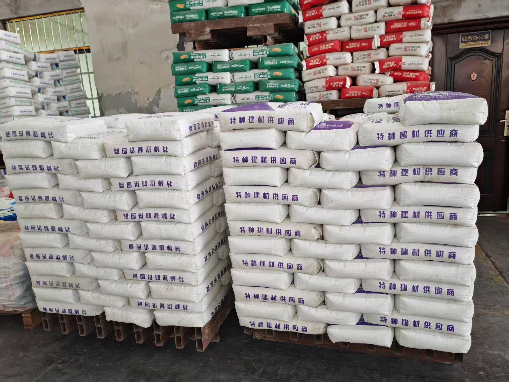 东兰拱顶带模注浆料